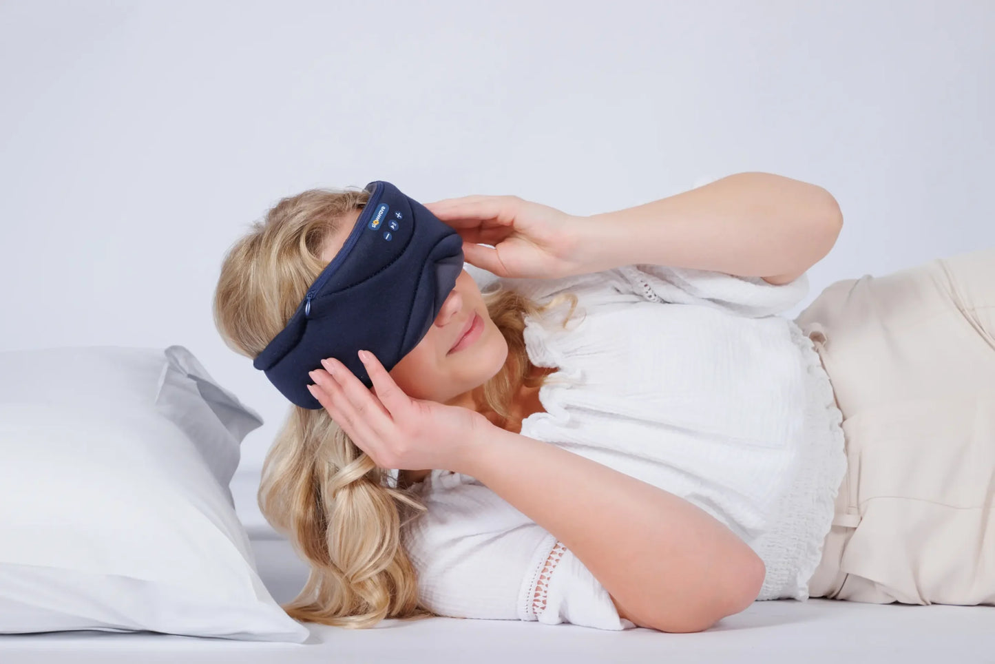 Sov Dybere. Slap Helt Af. Oplev den førsteklasses komfort med DreamSound™ Audio Sovemaske